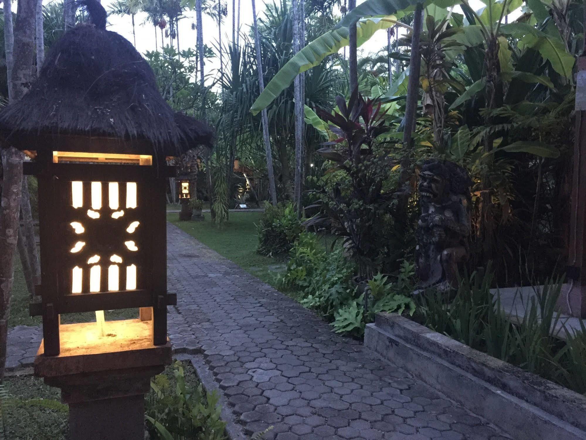Bumi Ayu Bungalow Sanur Екстериор снимка